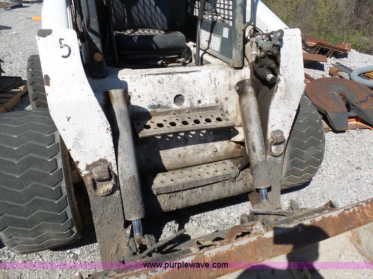 image for item L3163 2004 Bobcat S300 skid steer
