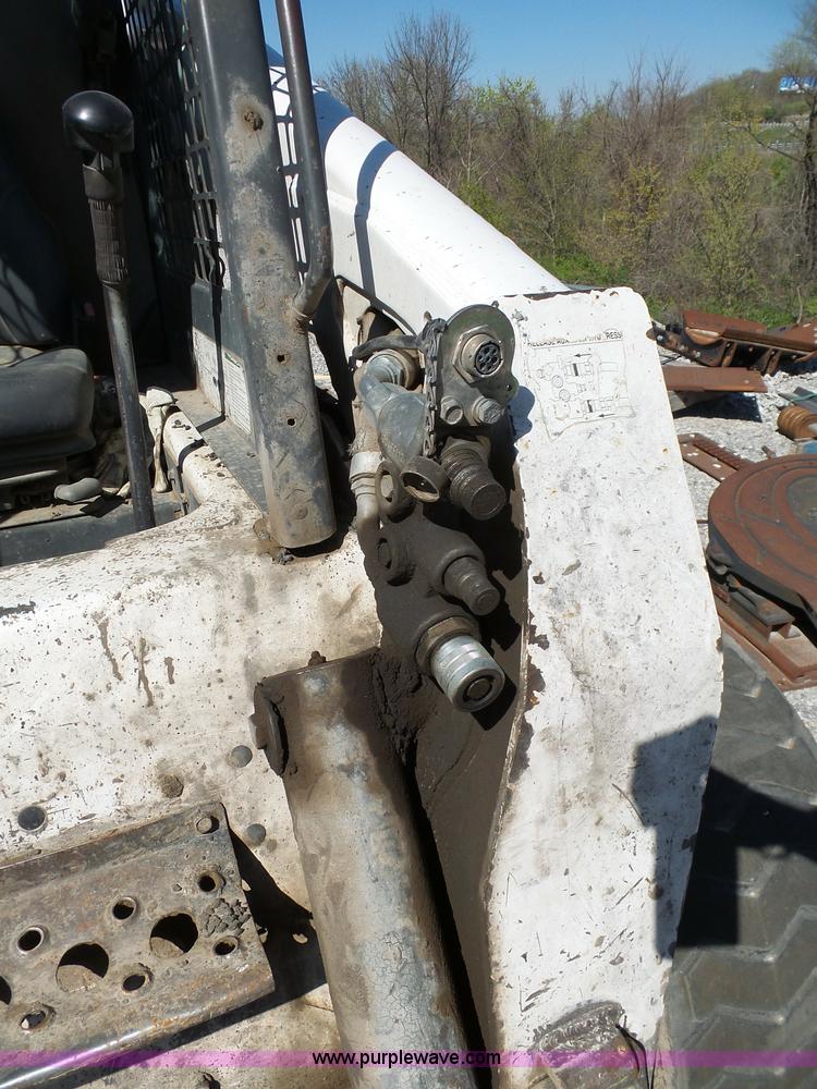 image for item L3163 2004 Bobcat S300 skid steer