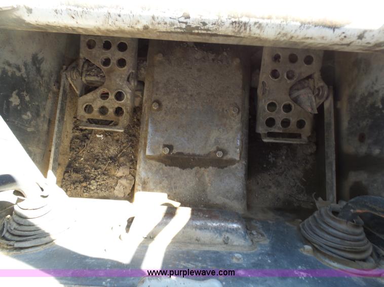 image for item L3163 2004 Bobcat S300 skid steer