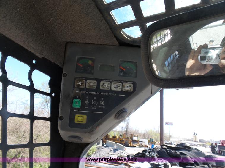 image for item L3163 2004 Bobcat S300 skid steer