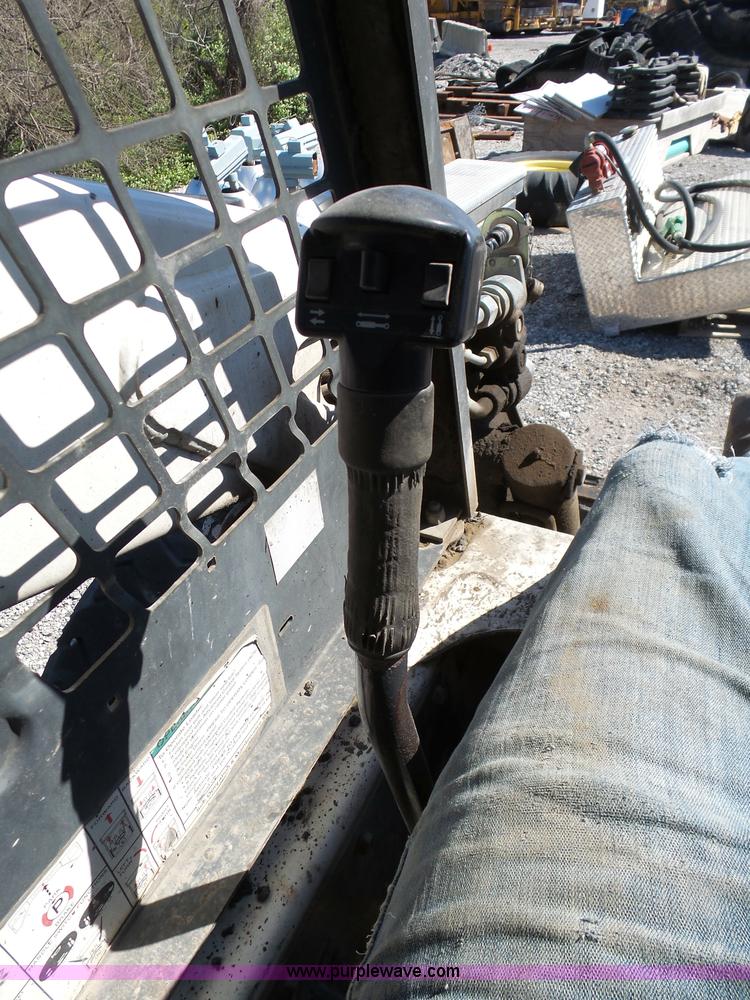 image for item L3163 2004 Bobcat S300 skid steer