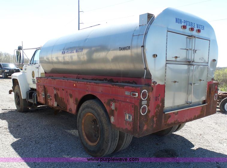 image for item L3167 1987 Ford F800 water truck