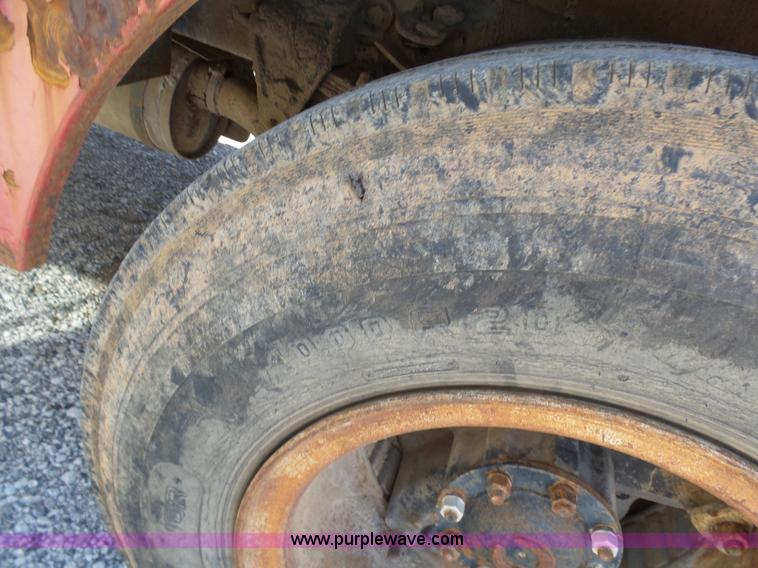 image for item L3167 1987 Ford F800 water truck