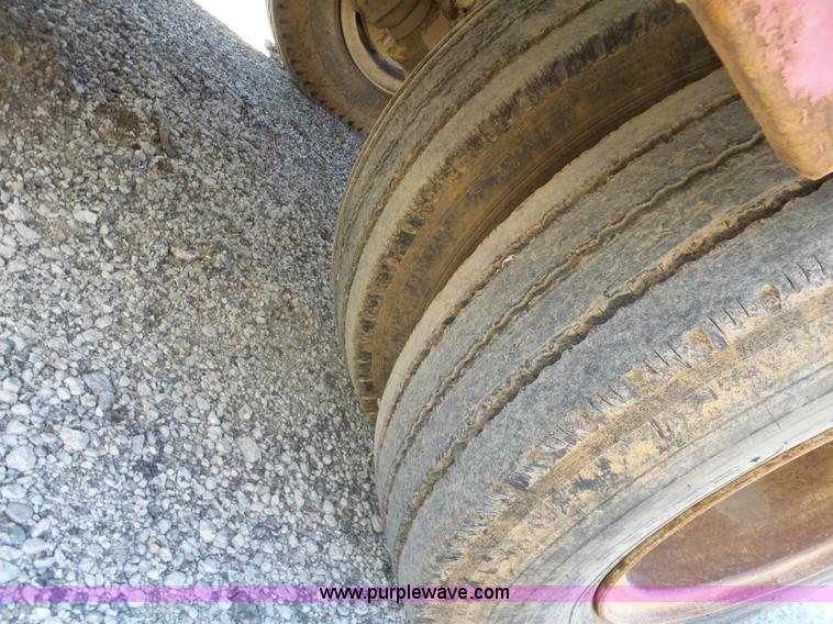 image for item L3167 1987 Ford F800 water truck