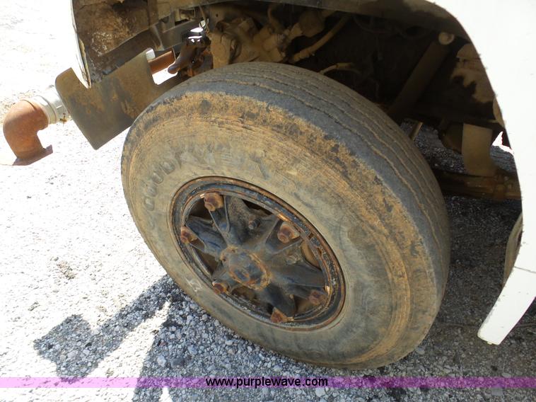 image for item L3167 1987 Ford F800 water truck