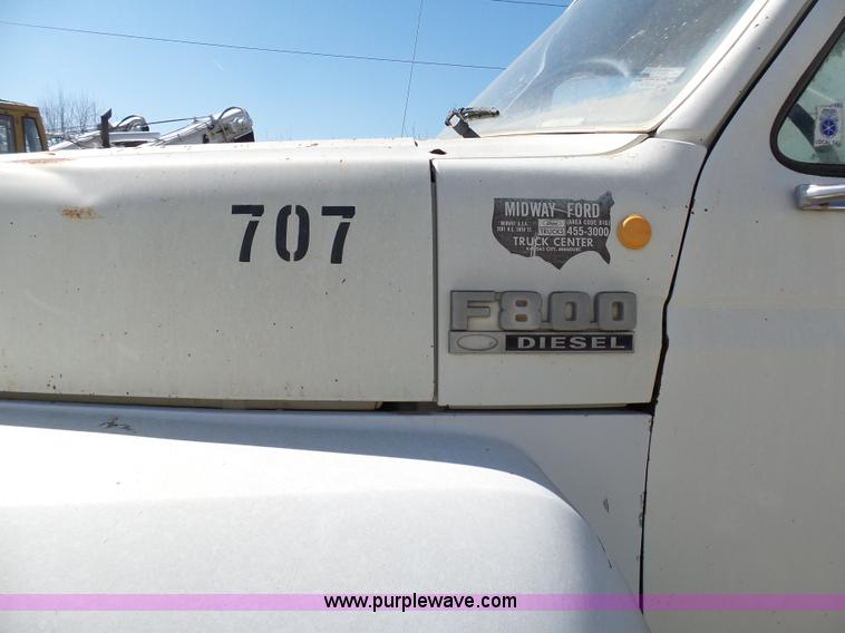 image for item L3167 1987 Ford F800 water truck