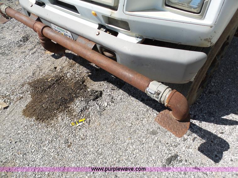 image for item L3167 1987 Ford F800 water truck
