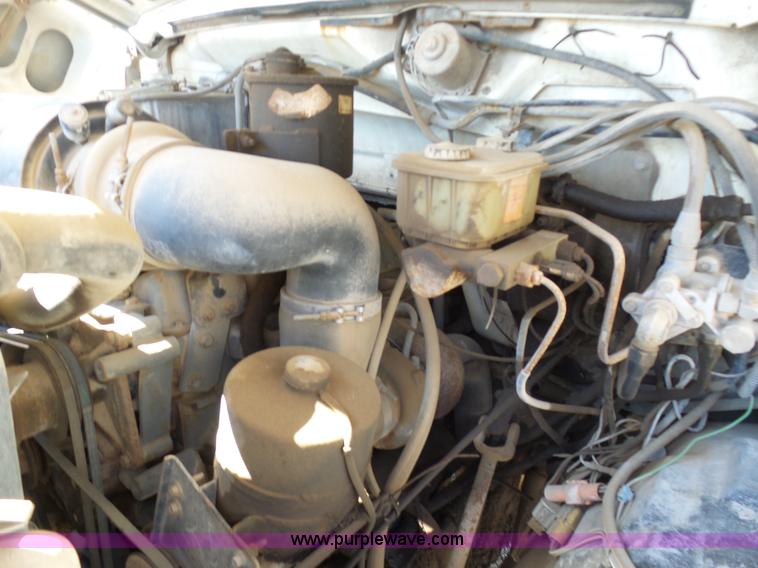 image for item L3167 1987 Ford F800 water truck