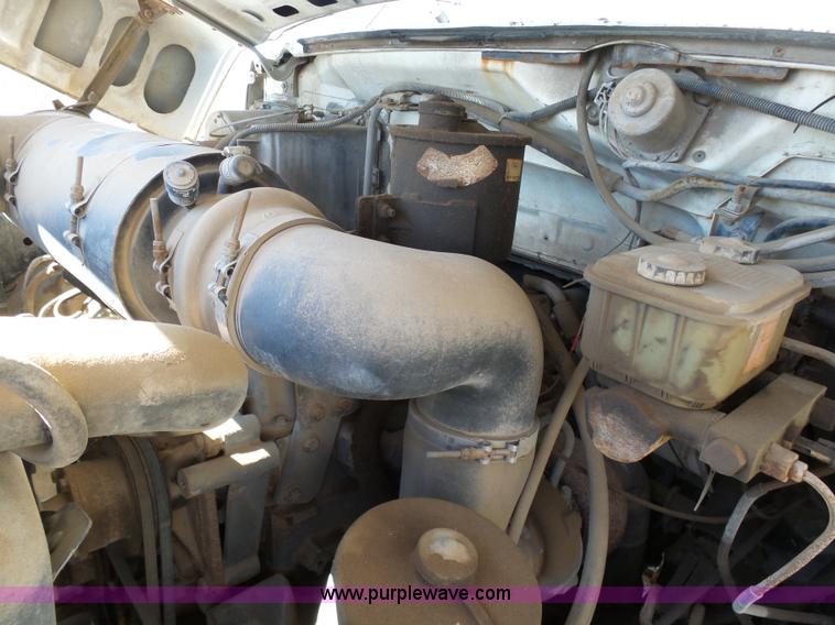 image for item L3167 1987 Ford F800 water truck