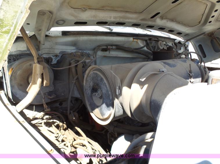 image for item L3167 1987 Ford F800 water truck