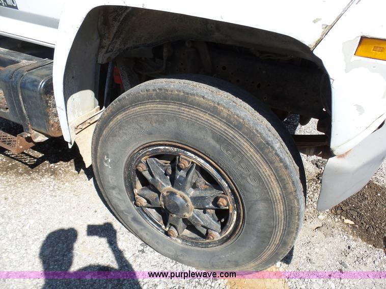 image for item L3167 1987 Ford F800 water truck