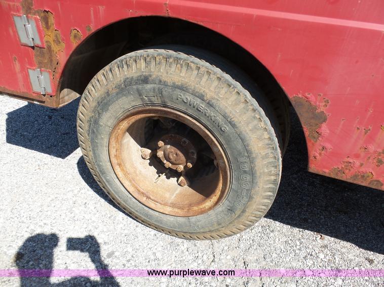 image for item L3167 1987 Ford F800 water truck