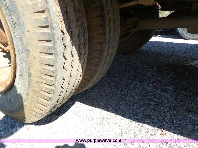 image for item L3167 1987 Ford F800 water truck