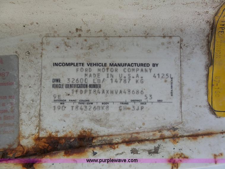 image for item L3167 1987 Ford F800 water truck