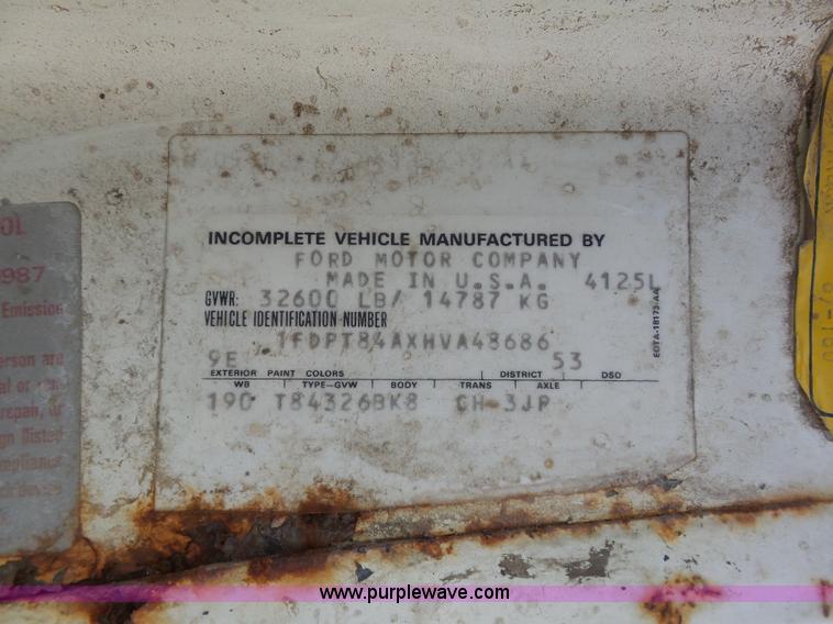 image for item L3167 1987 Ford F800 water truck