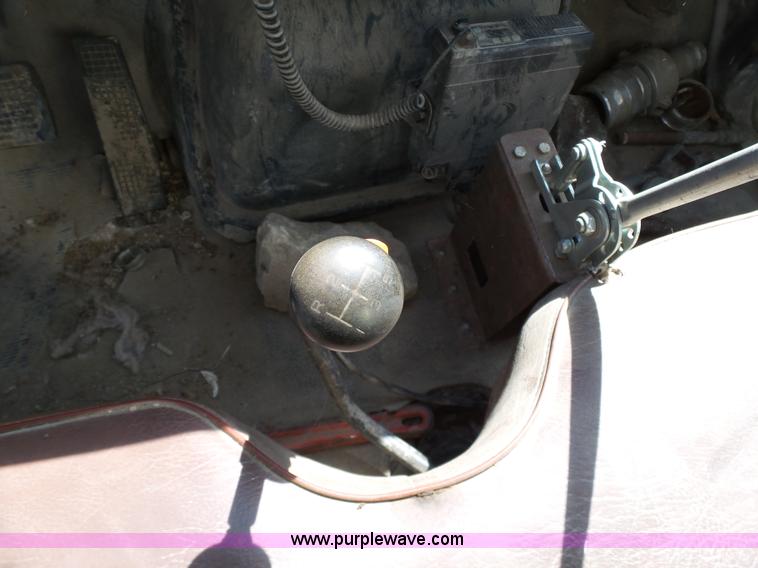 image for item L3167 1987 Ford F800 water truck