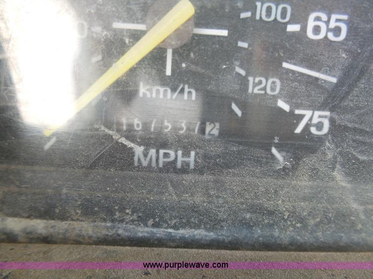 image for item L3167 1987 Ford F800 water truck