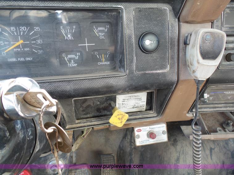 image for item L3167 1987 Ford F800 water truck