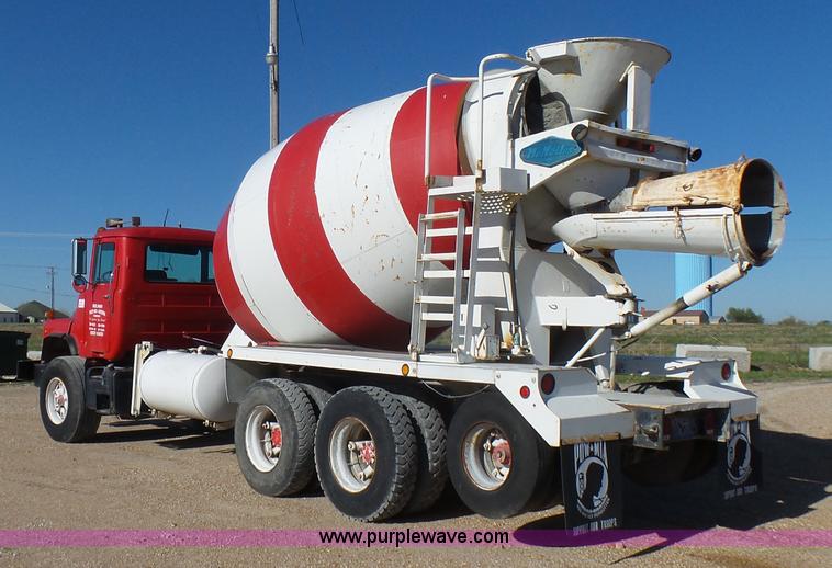 image for item L5495 1998 Mack DM600K mixer truck