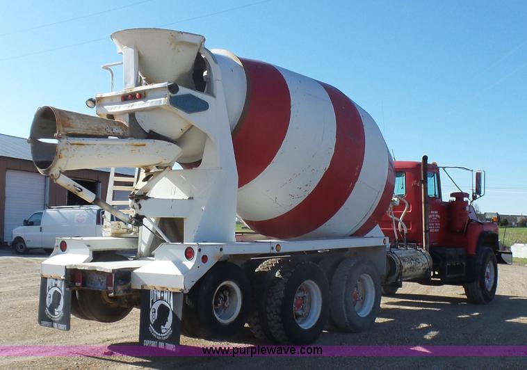 image for item L5495 1998 Mack DM600K mixer truck