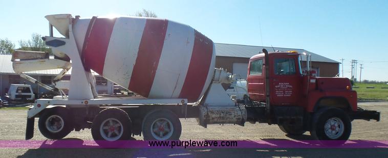 image for item L5495 1998 Mack DM600K mixer truck