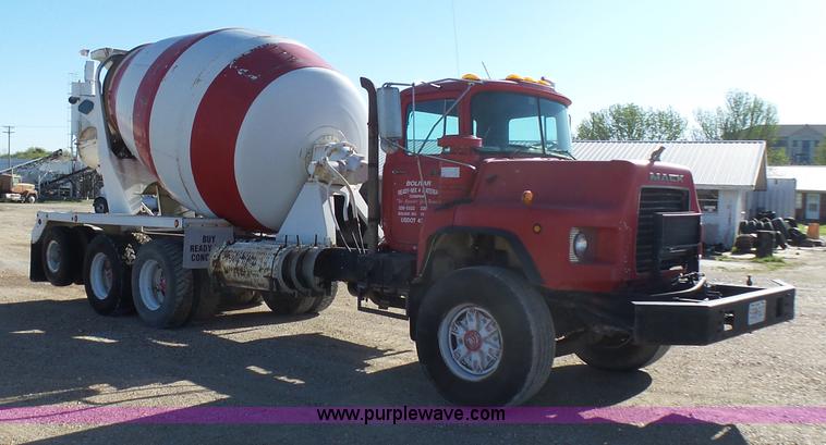 image for item L5495 1998 Mack DM600K mixer truck