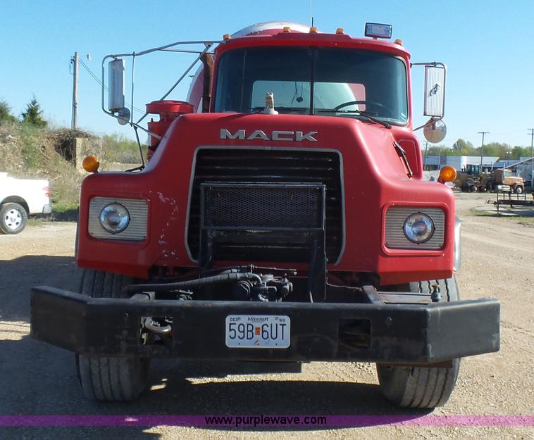 image for item L5495 1998 Mack DM600K mixer truck