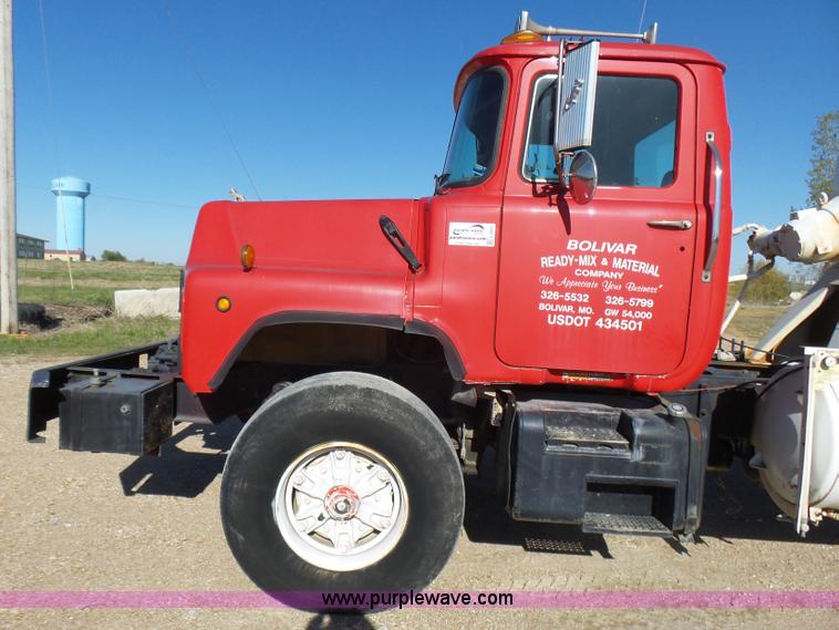 image for item L5495 1998 Mack DM600K mixer truck