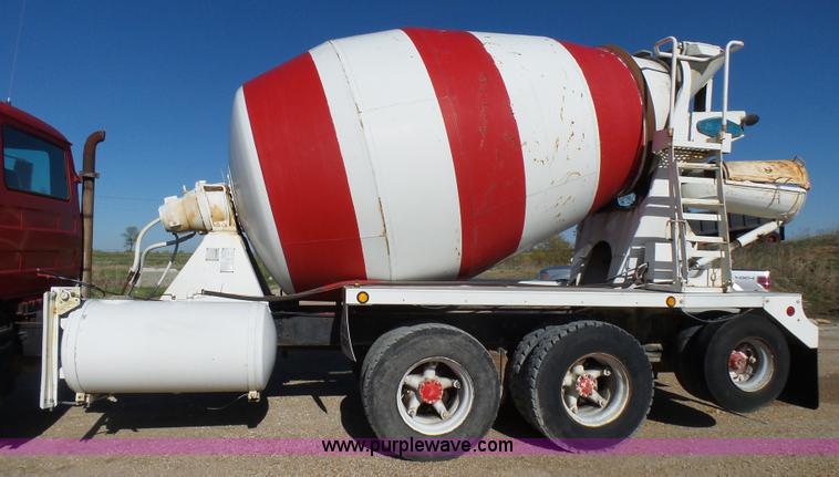 image for item L5495 1998 Mack DM600K mixer truck