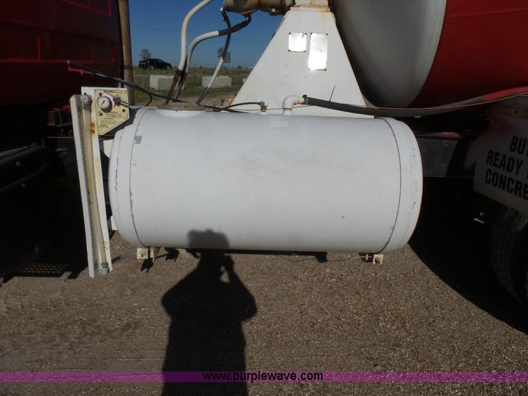 image for item L5495 1998 Mack DM600K mixer truck