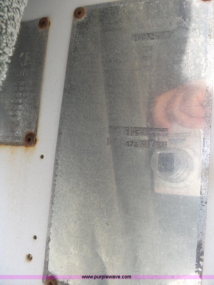 image for item L5495 1998 Mack DM600K mixer truck