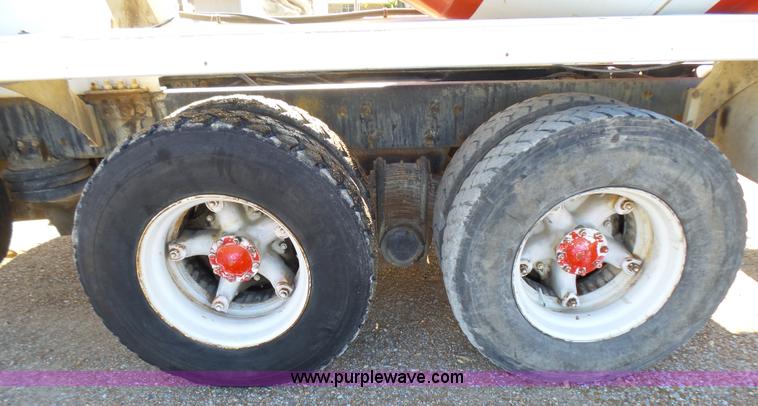 image for item L5495 1998 Mack DM600K mixer truck