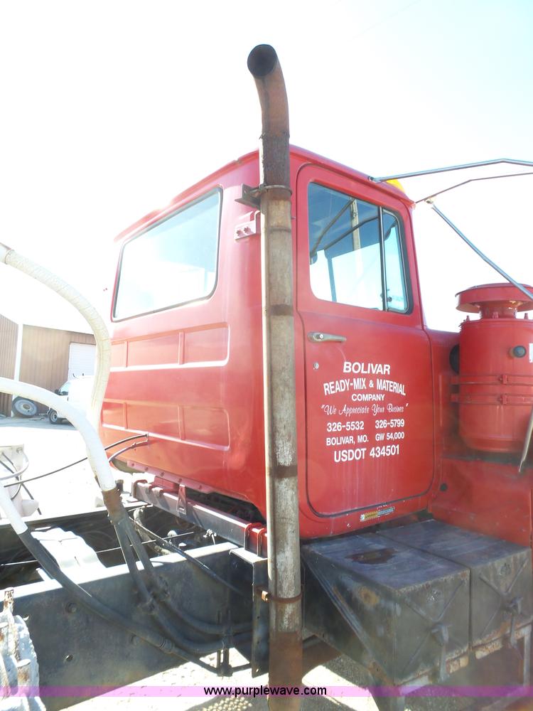 image for item L5495 1998 Mack DM600K mixer truck