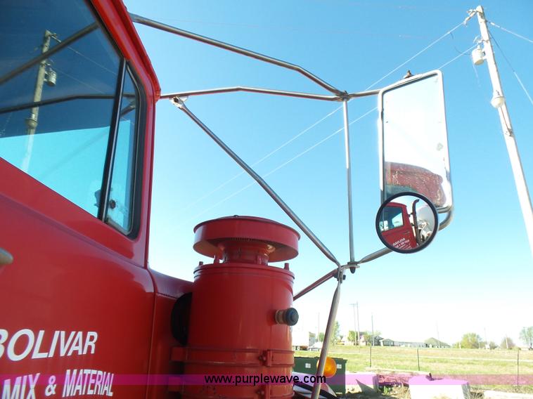 image for item L5495 1998 Mack DM600K mixer truck