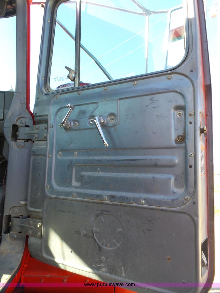 image for item L5495 1998 Mack DM600K mixer truck