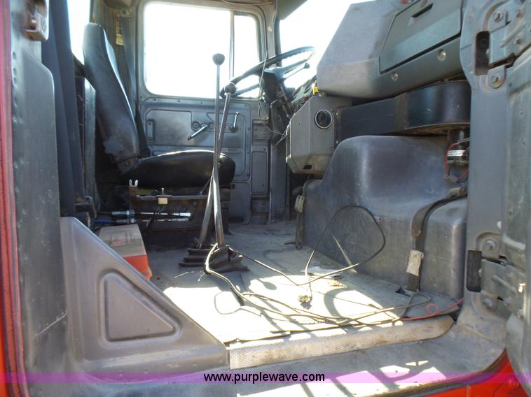 image for item L5495 1998 Mack DM600K mixer truck