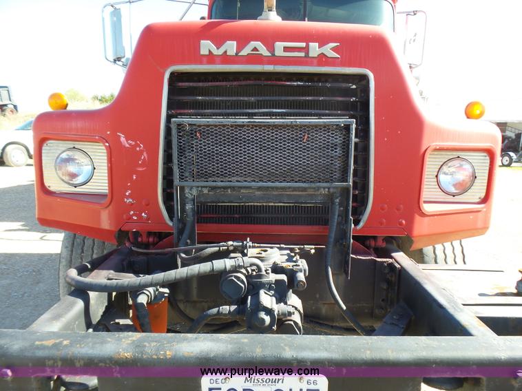 image for item L5495 1998 Mack DM600K mixer truck