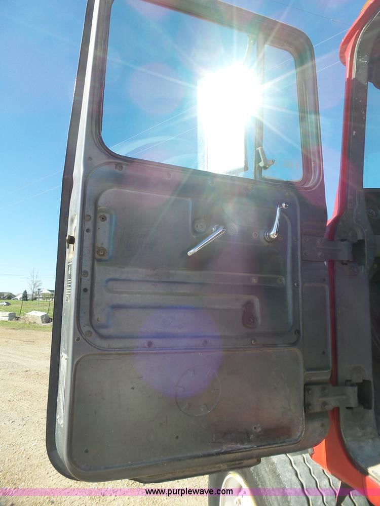 image for item L5495 1998 Mack DM600K mixer truck