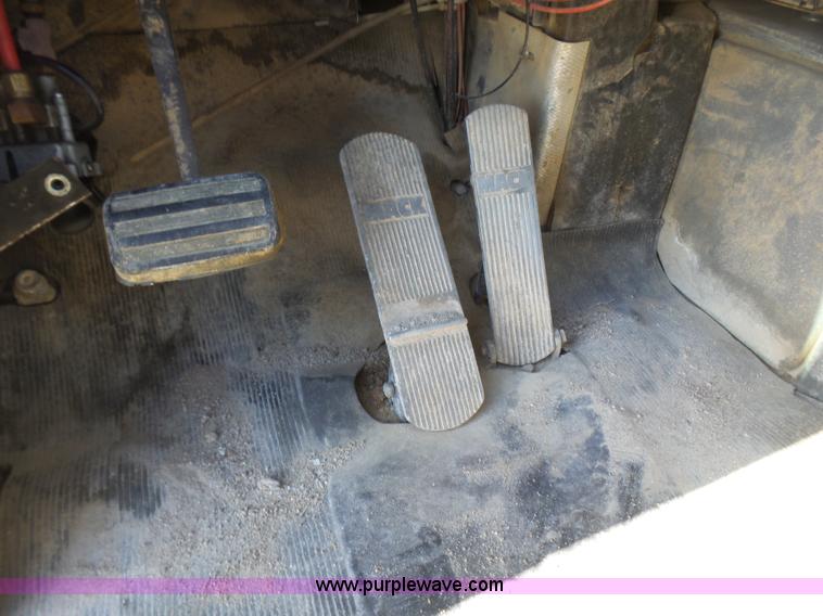 image for item L5495 1998 Mack DM600K mixer truck