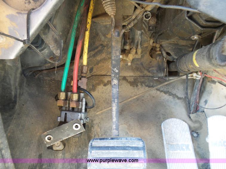 image for item L5495 1998 Mack DM600K mixer truck