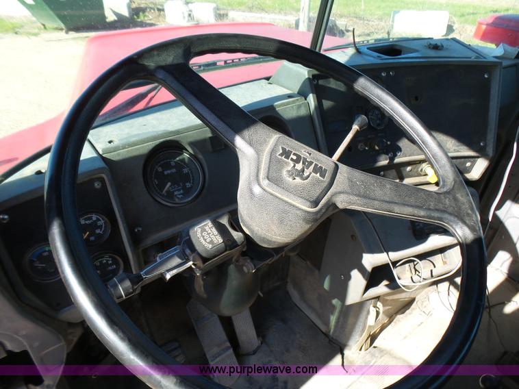 image for item L5495 1998 Mack DM600K mixer truck