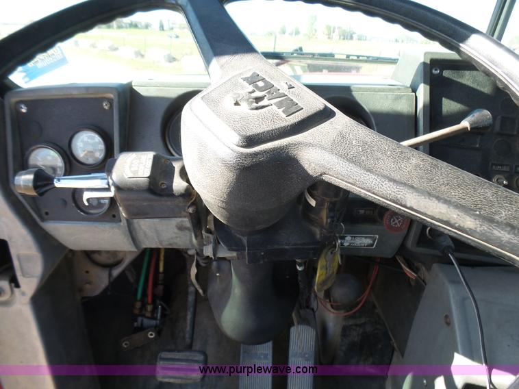 image for item L5495 1998 Mack DM600K mixer truck