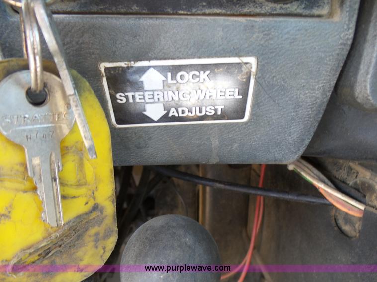 image for item L5495 1998 Mack DM600K mixer truck