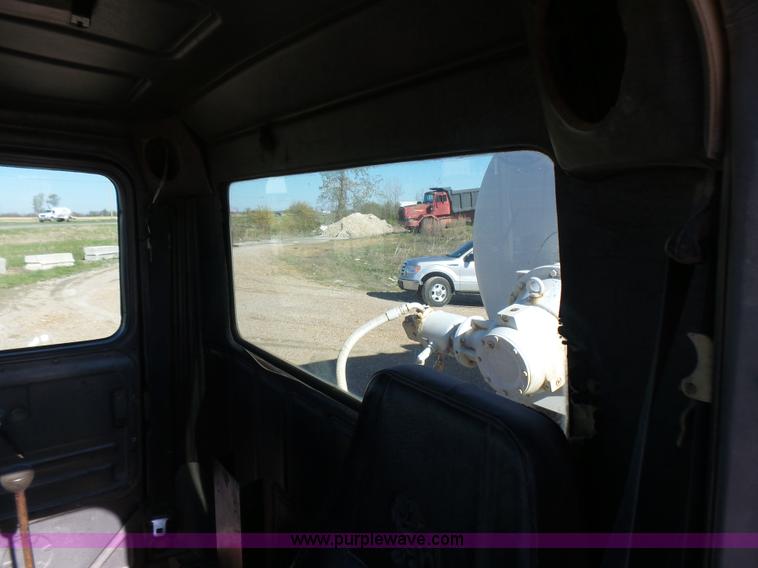 image for item L5495 1998 Mack DM600K mixer truck