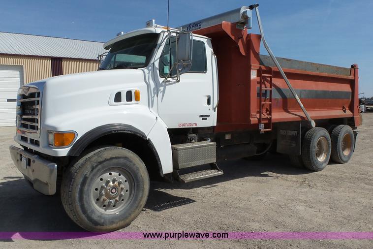 image for item L5699 2005 Sterling L8500 dump truck