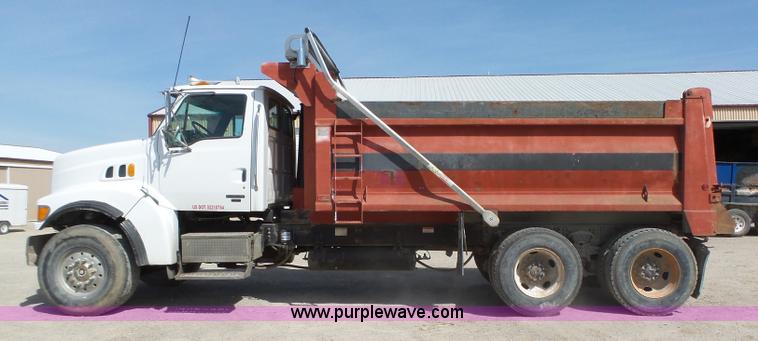 image for item L5699 2005 Sterling L8500 dump truck