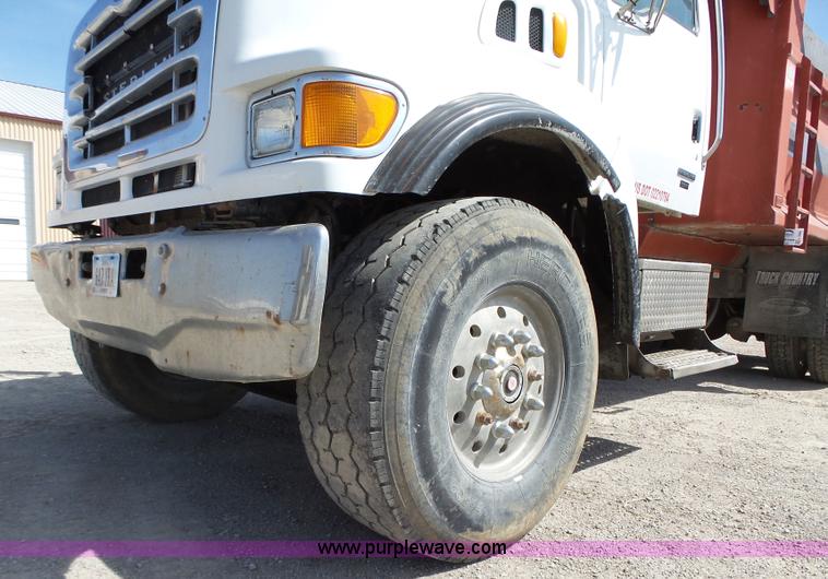 image for item L5699 2005 Sterling L8500 dump truck