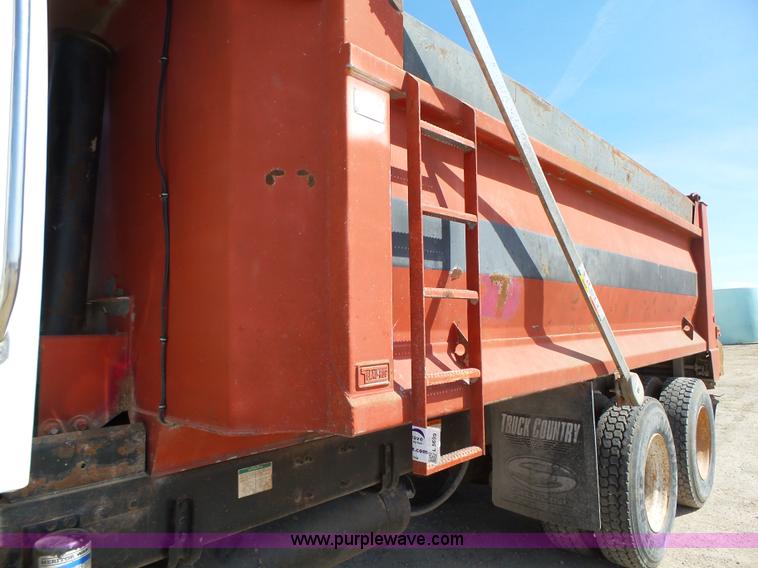 image for item L5699 2005 Sterling L8500 dump truck