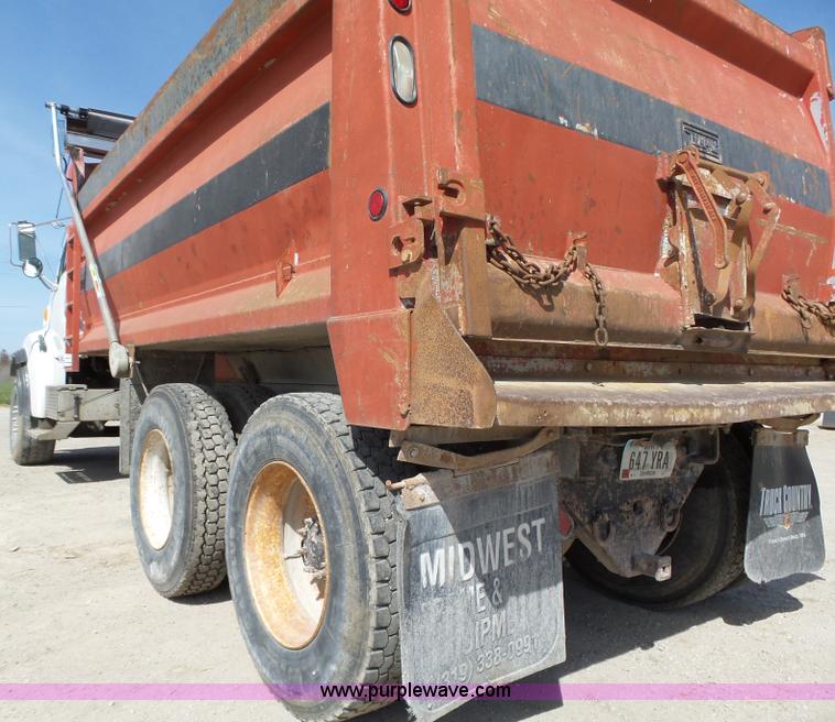 image for item L5699 2005 Sterling L8500 dump truck