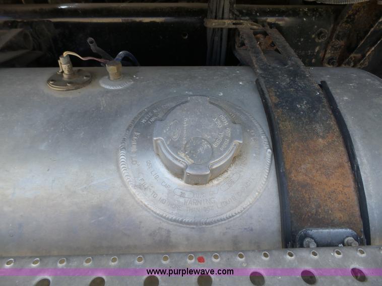 image for item L5699 2005 Sterling L8500 dump truck